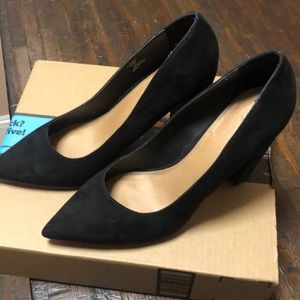 Black 4’ suede heels